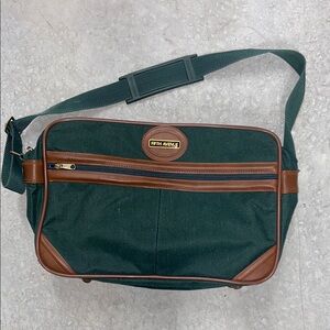 Vintage Fifth Avenue greeb and brown shoulder unisex travel luggage/bag